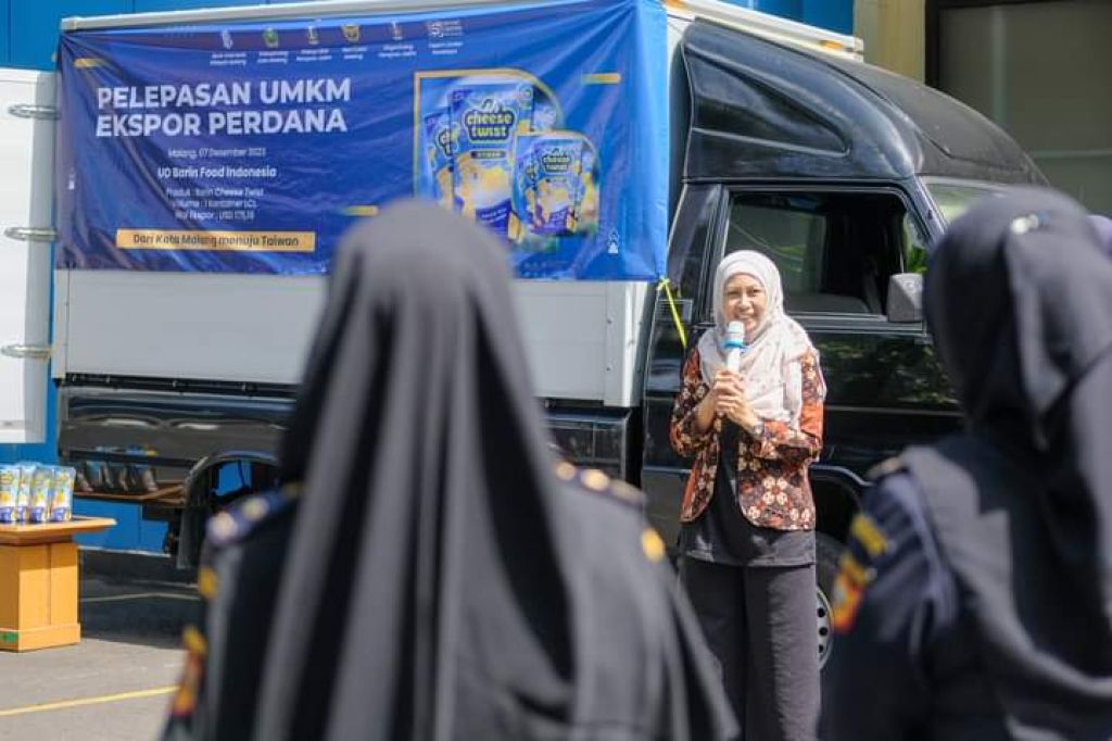 keberangkatan ekspor perdana Snack Keju "Barin Cheese Twist" ke Taiwan