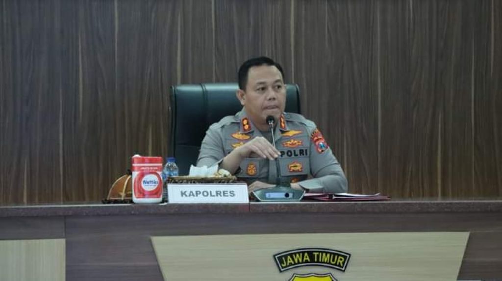 Kapolres Gresik, AKBP Adhitya Panji Anom 