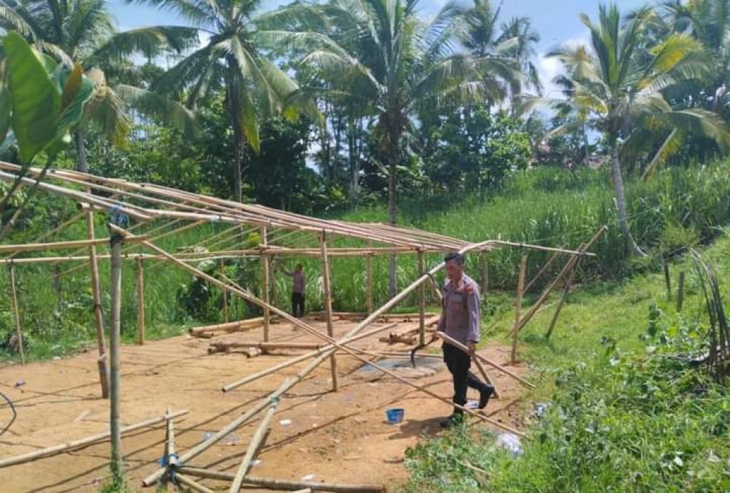 Polisi membongkar arena judi sabung ayam di Desa Girimoyo