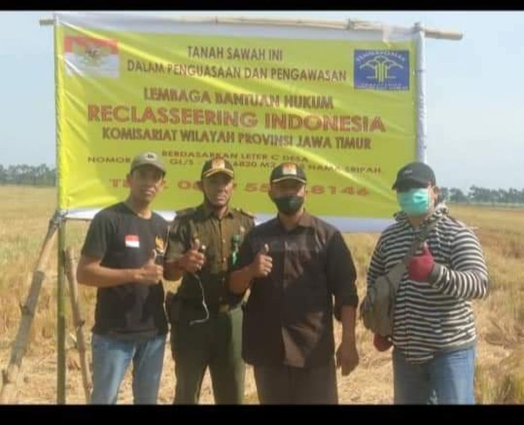 Tim LBH Reclasseering Indonesia di atas lahan milik Sripah