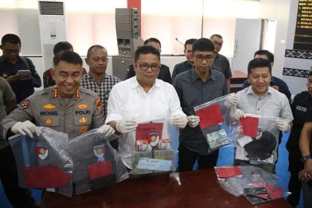 Konferensi pers terkait penanganan dua laporan kasus money politic