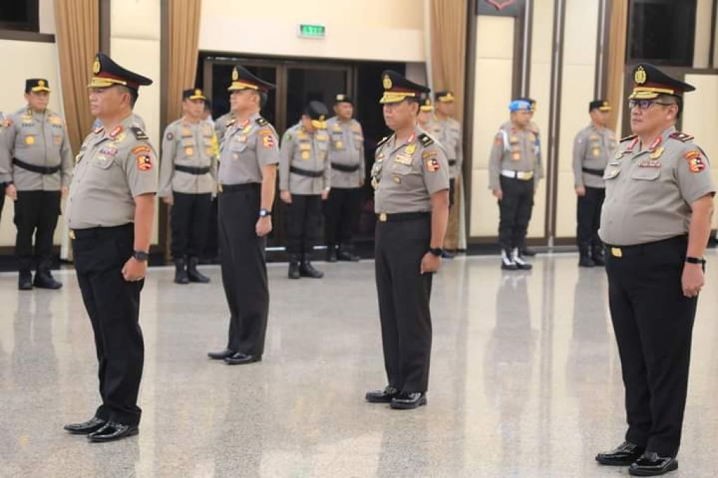 Upacara kenaikan pangkat atau Korps Raport empat perwira tinggi Polri