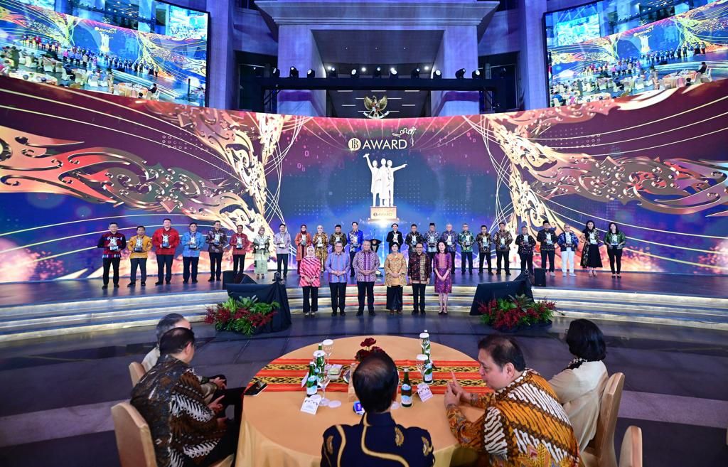 The Iconomics memberikan penghargaan Best Brand Awareness