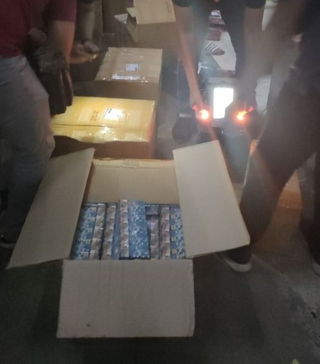 Pengiriman ratusan ribu batang rokok ilegal