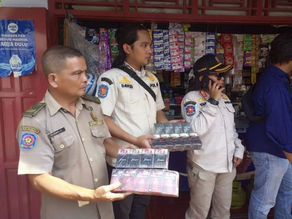 Tim gabungan datangi sejumlah warung di Desa Brondong