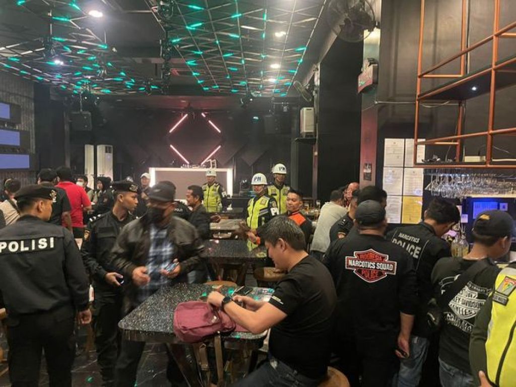 Razia cafe oleh Tim Gabungan 
