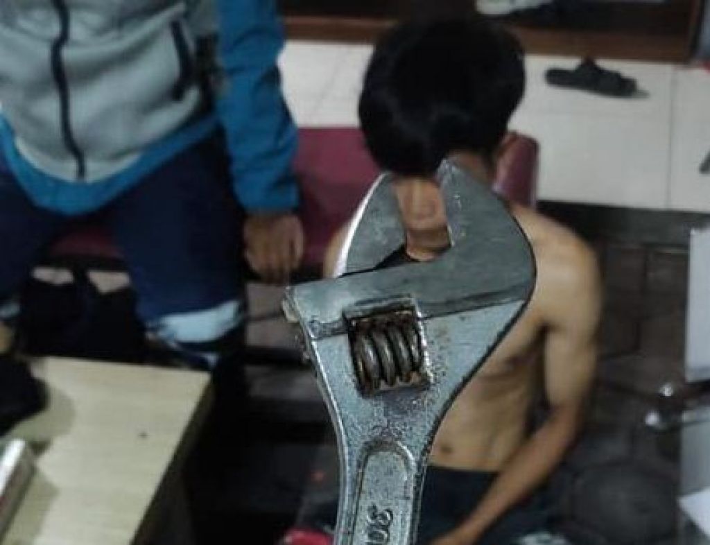 Pelaku tindak pencurian aset tol