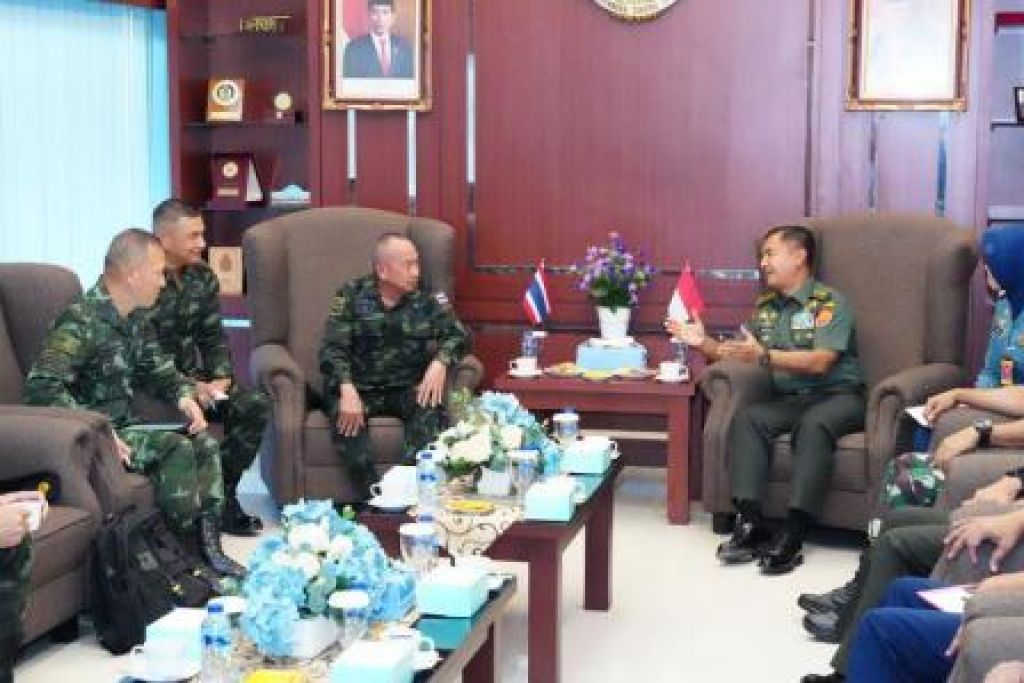 Letnan Jendral TNI Bambang Ismawan, S.E., M.M   menerima STAFFEX Angkatan Bersenjata Thailand