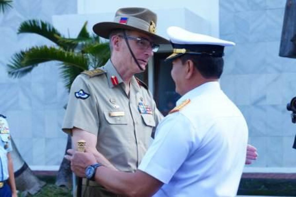 Laksamana TNI Yudo Margono terlihat sangat akrab ketika menjamu Jenderal Angus Campbell