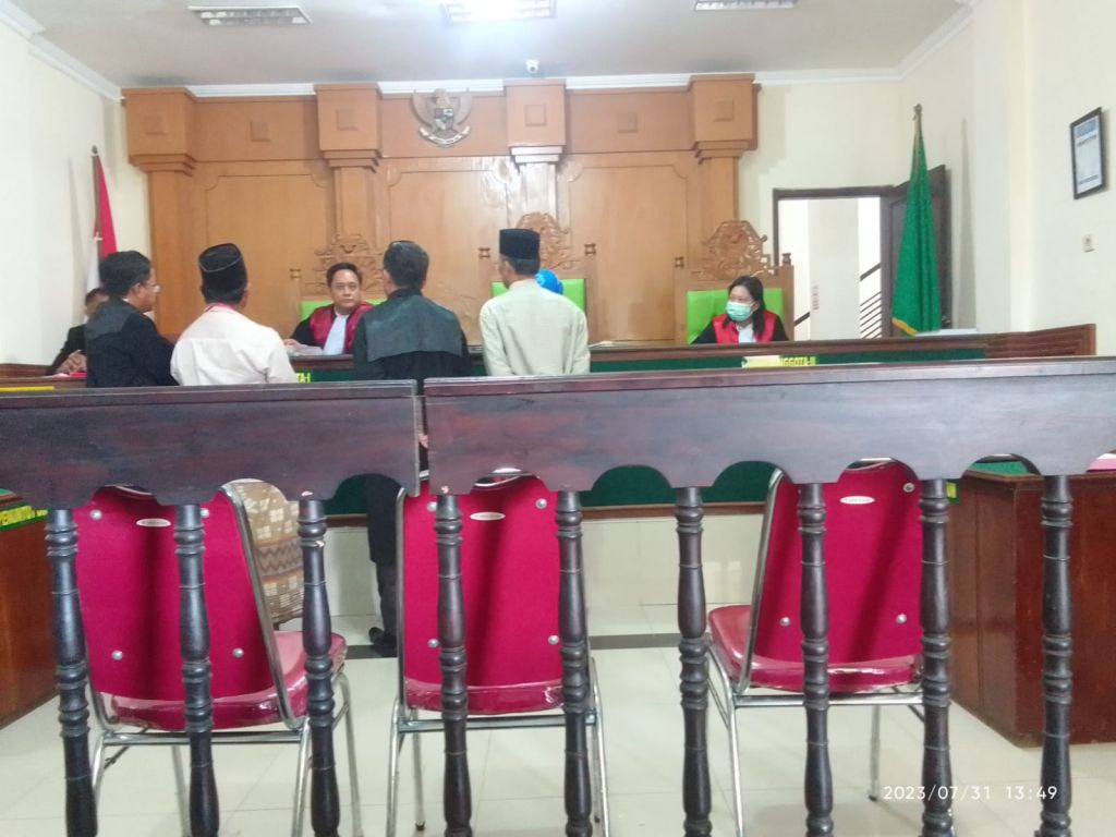 Sidang kasus dugaan penganiayaan di PN Bangkalan. Sidang tersebut ditunda