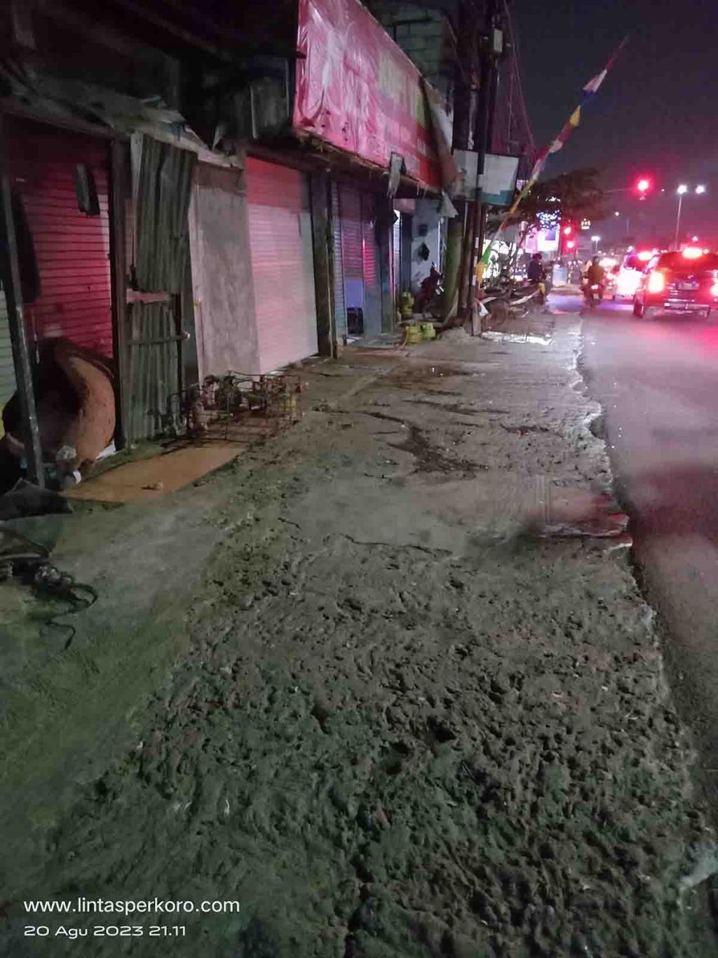 Tampak beberapa LPG 3 kg digunakan untuk usaha pemotongan ayam di Sidoarjo