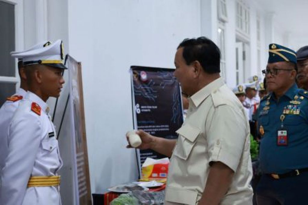 Prabowo Subianto mengunjungi dan meninjau Kampus Politeknik Pertahanan (Poltekhan) dr. Aloysius Benedictus Mboi