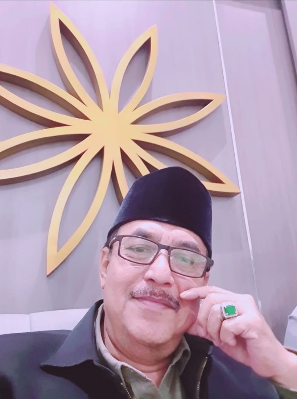 KH. Mukaffi Holil, SH., M.Si