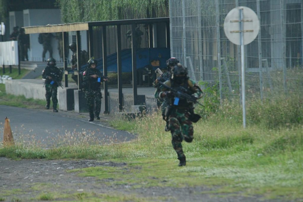 Penerjunan malam atau Military Free Fall 