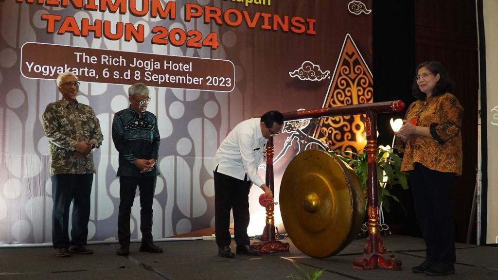 Pertemuan pusat dan daerah dalam rangka persiapan penetapan Upah Minimum Provinsi 