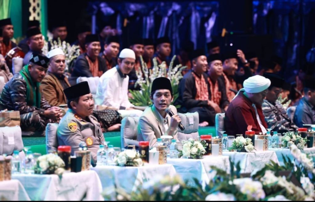 Gus Iqdam saat mengisi ceramah Maulid Nabi Muhammad SAW di Mapolda Jatim