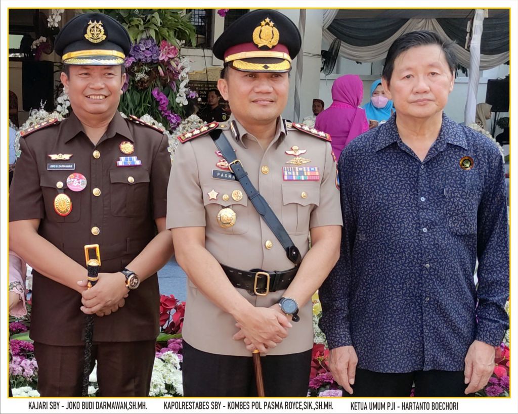 Hartanto Boechori (kanan) bersama Kapolrestabes Surabaya