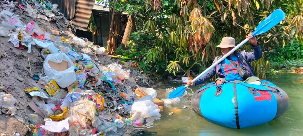 Sensus sampah di Sungai Surabaya oleh BRUIN