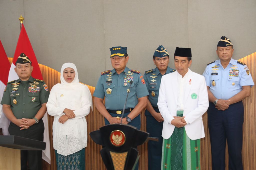 Panglima TNI Mendampingi Presiden Republik Indonesia (RI), Joko Widodo meresmikan RSAD dan RSAL