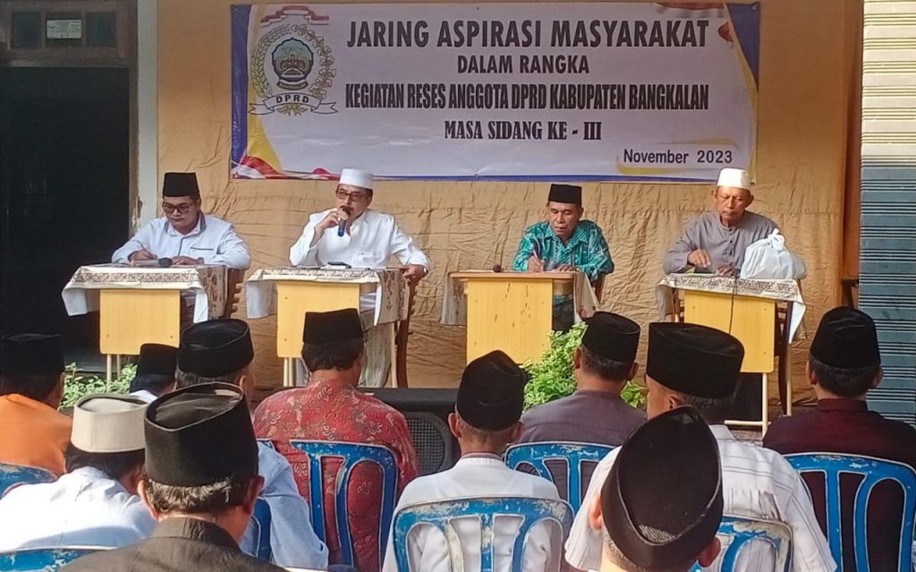 KH. Mukaffi Holil menggelar reses