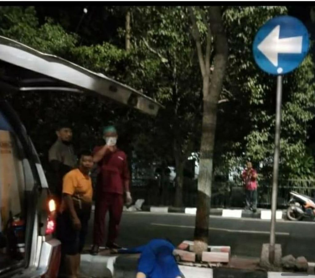 Evakuasi jenazah korban jambret 