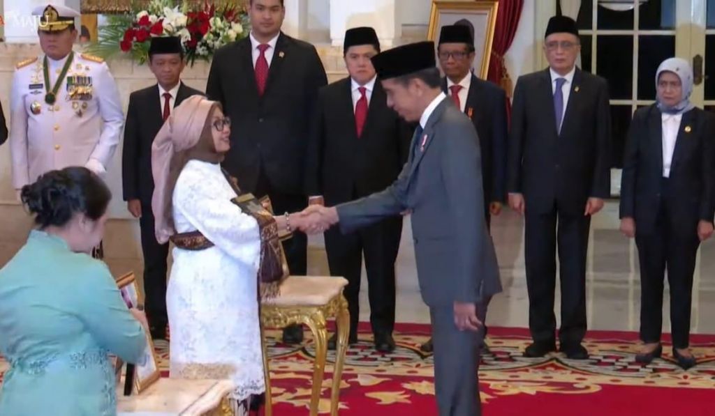 Penganugerahan gelar Pahlawan Nasional di Istana Negara