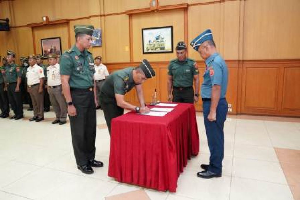 Serah terima jabatan Kabid Prodok Puspen TNI
