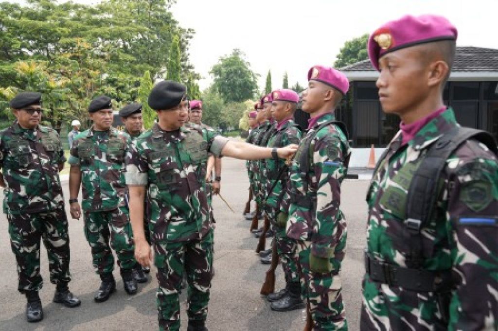 Jenderal TNI Agus Subiyanto mengunjungi pasukan elit TNI