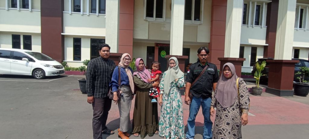 Juwariyah beserta saksi lain serta LSM FPSR Pasuruan