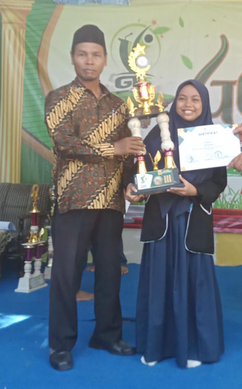 Hanim Fahira dan Kepala MTs Model A’isyatul Wahidah