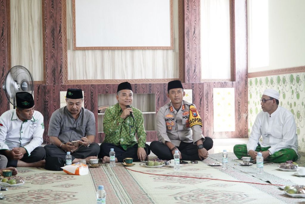 Kapolres Ponorogo silaturahmi dengan pengasuh Ponpes