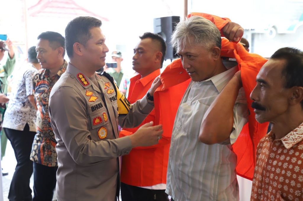 Forkopimda Kota Malang meresmikan palang pintu Kereta Api (KA) dan Pos Penjagaan di Jalur Perlintasan Langsung (JPL) 