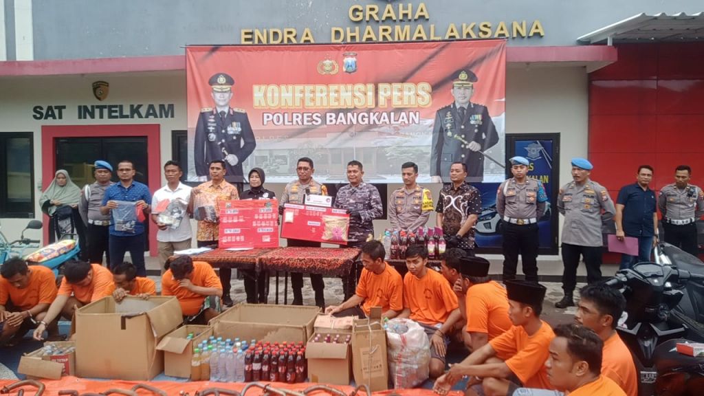 konferensi pers ungkap kasus tindak pidana periode akhir tahun 2023 oleh