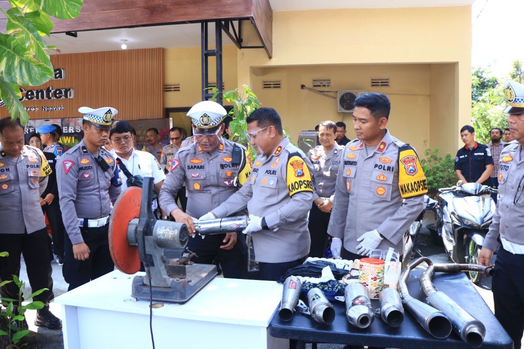 Sebanyak 176 knalpot brong dimusnahkan