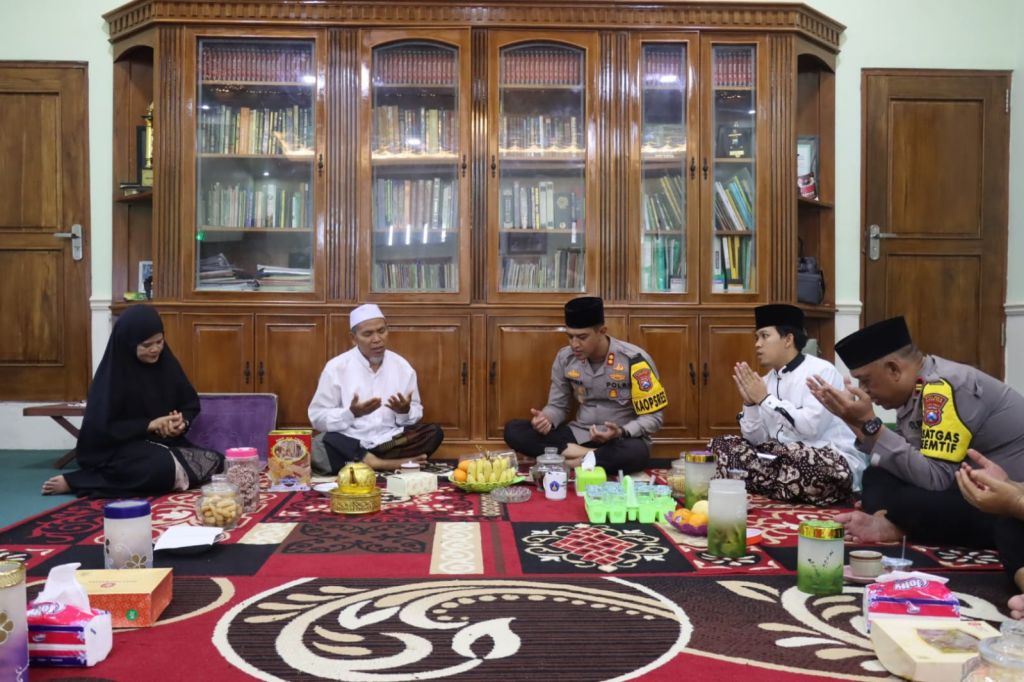 AKBP Satria Permana yang melaksanakan silaturahmi dengan Ketua MUI Magetan