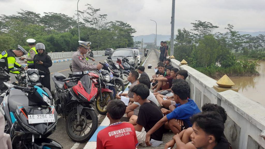 Satlantas melaksanakan kegiatan penindakan terhadap aksi balap liar