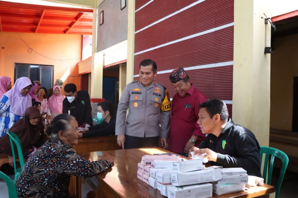 Pengobatan gratis dilaksanakan di Desa Nglaban