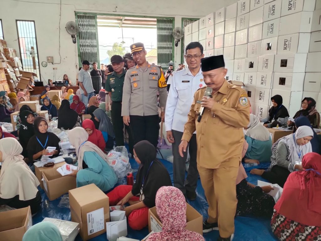 AKBP Dwi Sumrahadi Rakhmanto bersama Forkopimda Kabupaten Situbondo melaksanakan patroli
