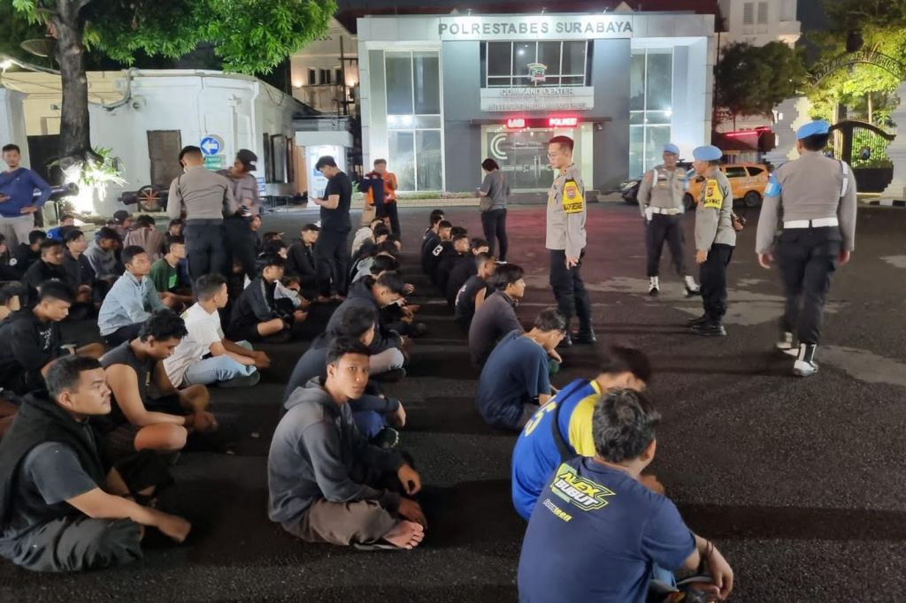 Sejumlah 139 pemuda ini diamankan Polrestabes Surabaya