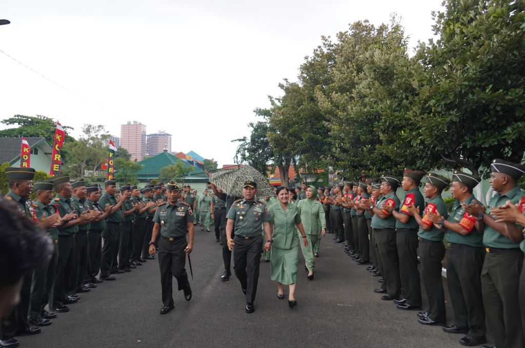 Pangdam V Brawijaya saat berkunjung ke Makorem 084/Bhaskara Jaya
