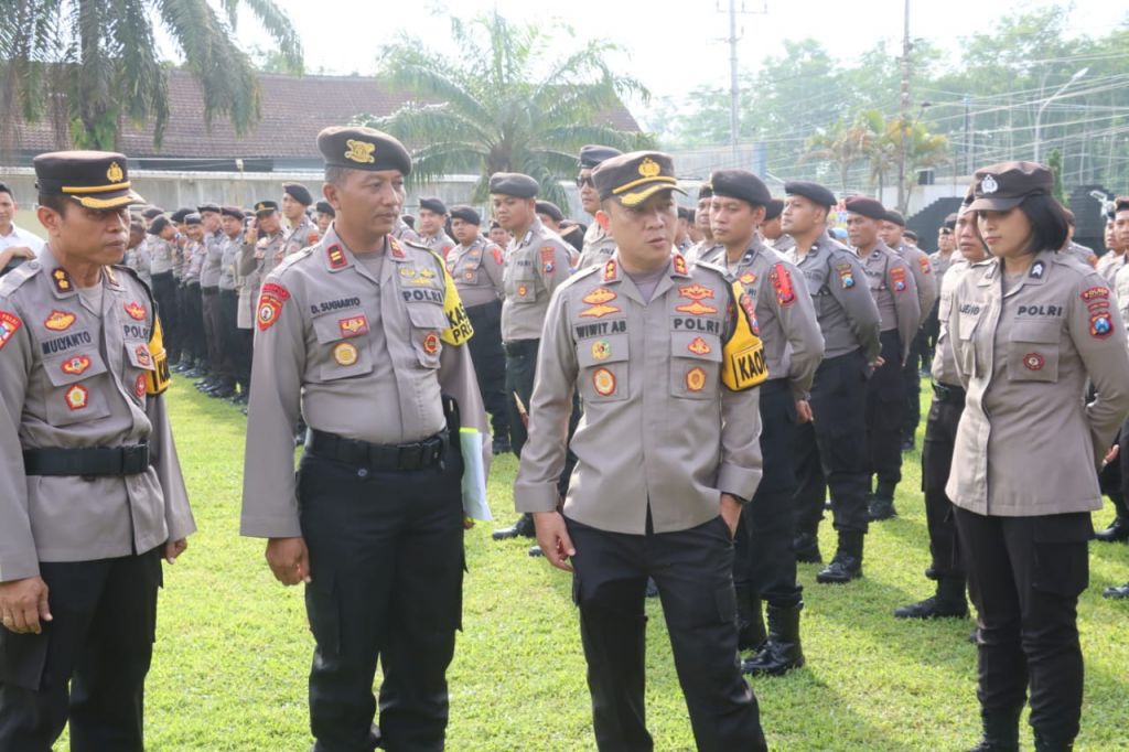 AKBP Wiwit Adisatria melaksanakan pengecekan kesiapan Kompi pengendalian masyarakat