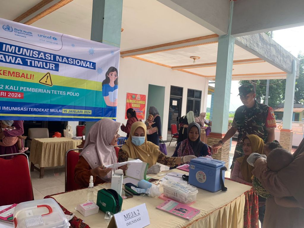Imunisasi di Desa Keper
