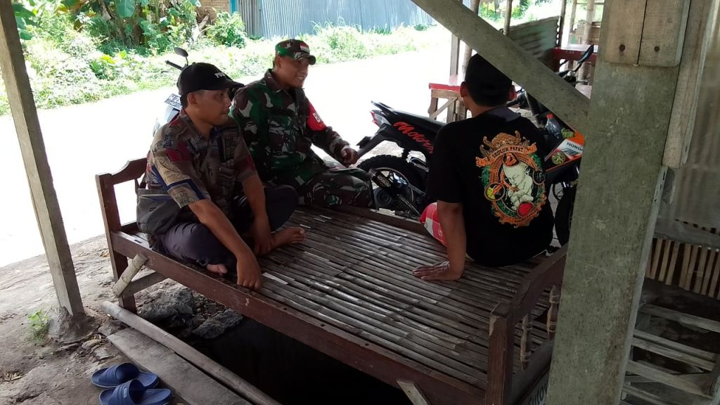 Serda Adi Mukhlas selaku Babinsa Pagerngumbuk, melaksanakan Komunikasi Sosial