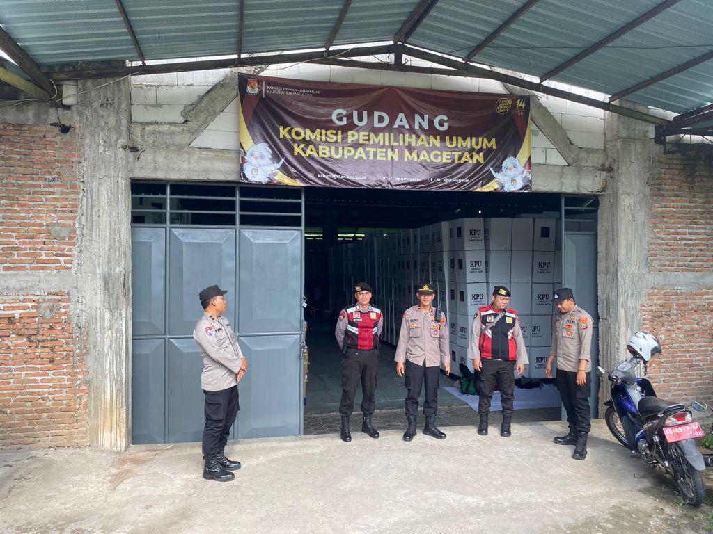Subsatuan Gudang Logistik Polres Magetan bersiaga 24 jam di gudang logistik KPU Magetan