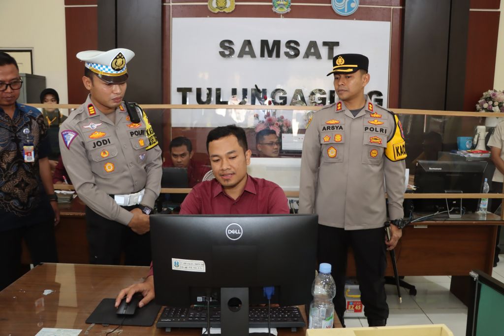 Kapolres Tulungagung mengunjungi Kantor Bersama Samsat Tulungagung