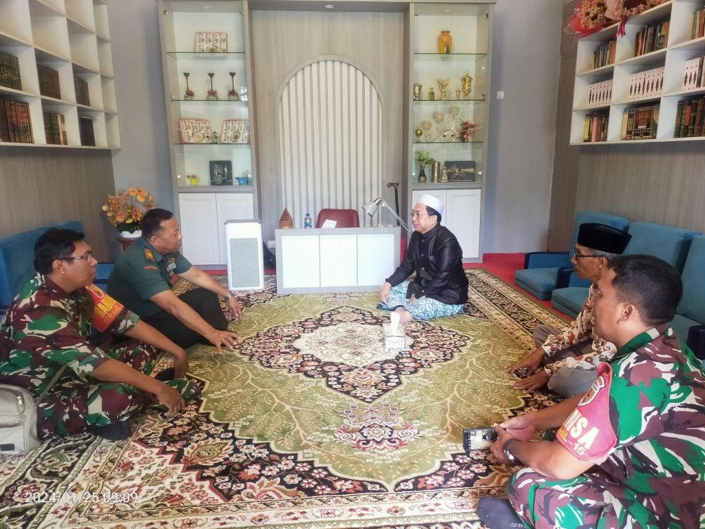 Kapten Inf Kabul Tarmanto melakukan kunjungan ke Pondok Pesantren Bahrul Hidayah