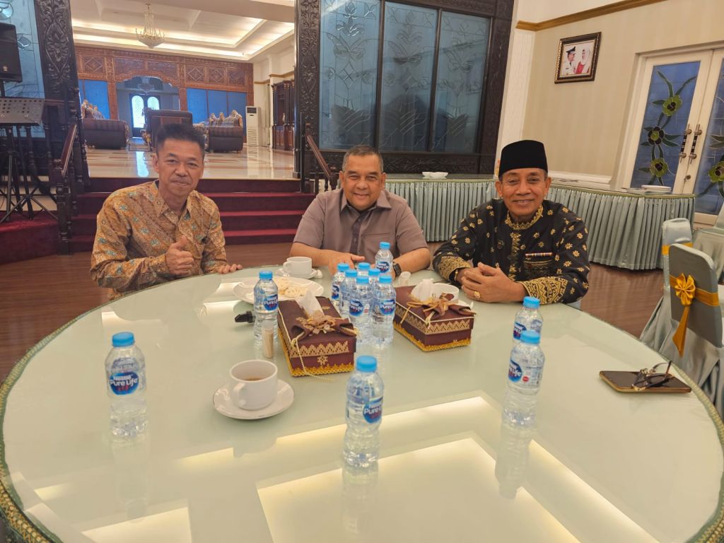 Bupati Rohil, Afrizal Sintong bersama Gubernur Kepri