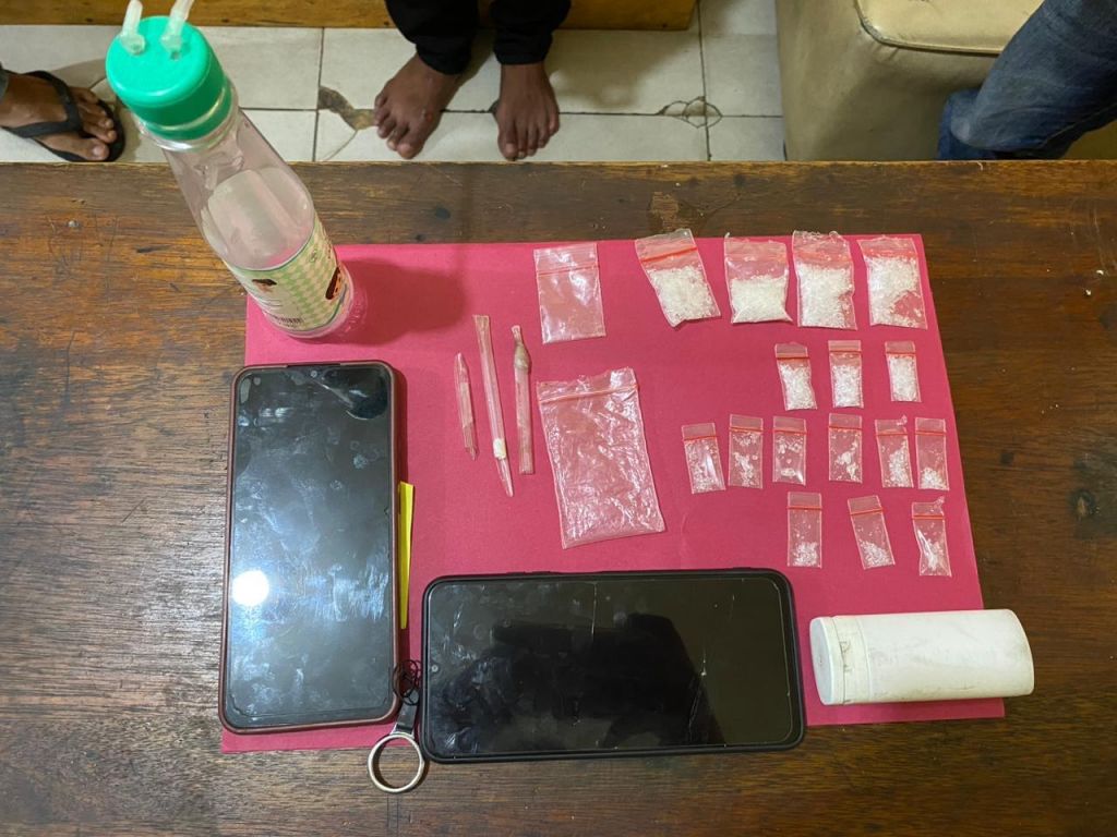 Dua orang pengedar narkotika jenis sabu berinisial TR alias T dan S alias