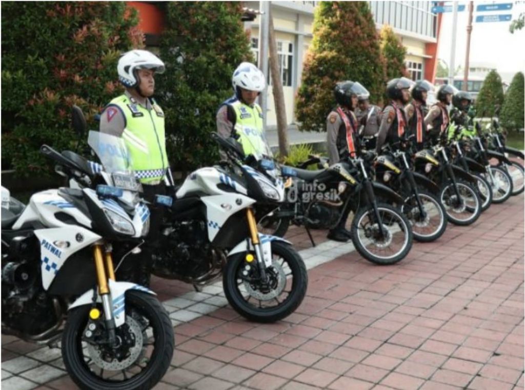 Petugas Operasi Keselamatan Semeru 2024