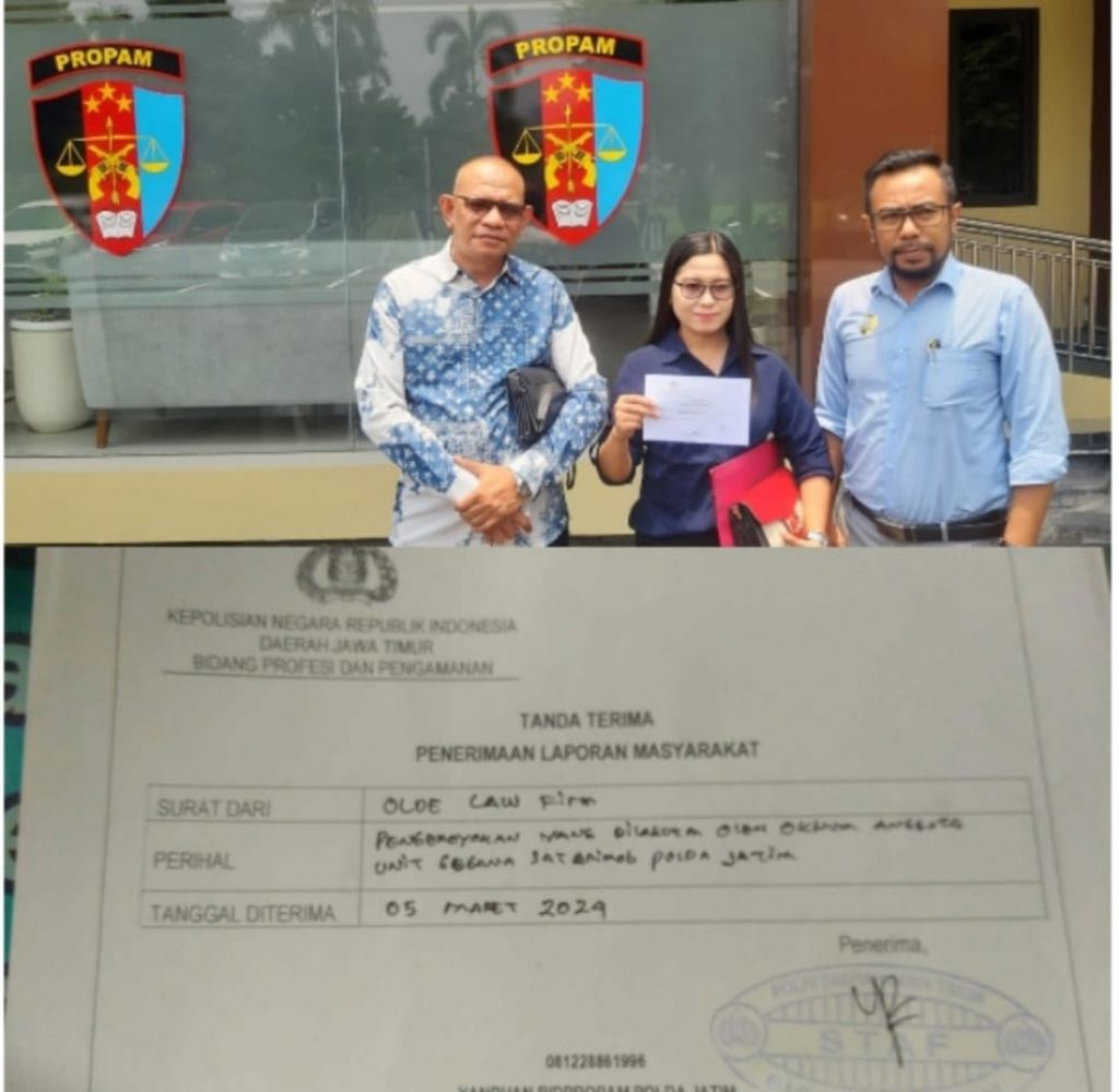 Tim pengacara dari G usai melapor ke Propram Polda Jatim